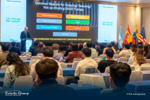 Congreso médico en Ecuador con ponencia sobre avances terapéuticos, innovación clínica e investigación biomédica ante profesionales de la salud.