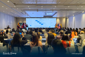 Asistentes en congreso médico presencial con ponencia académica sobre actualización clínica y formación profesional